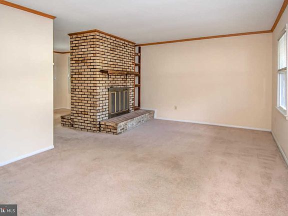 4th image of 9205 Carendon Ct