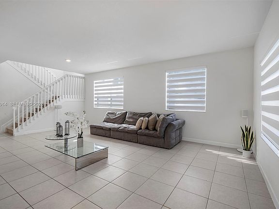 4th image of 21189 SW 127th Ct