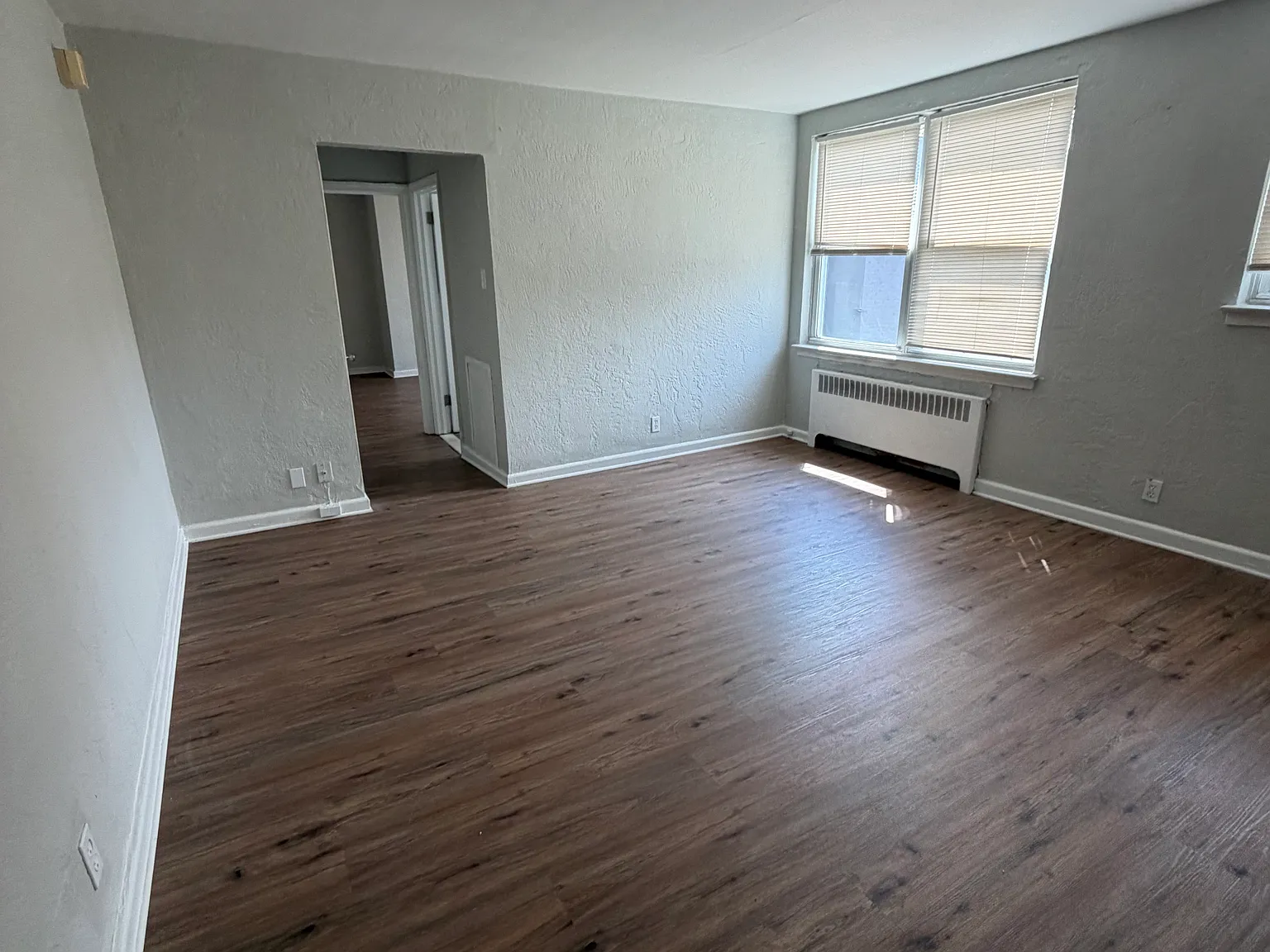 1 bed, 1200 sqft, $1,300 — Photo 1