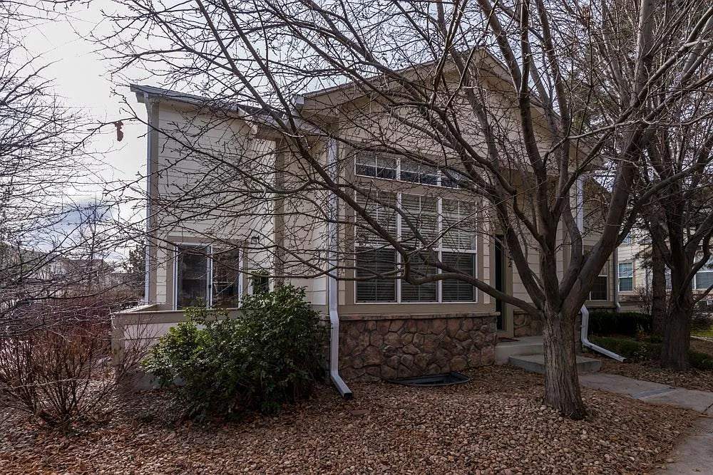 2 bed, 2.5 bath, 1304 sqft, $2,699 — Photo 3