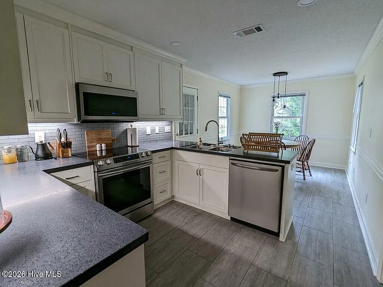 296 Ashbrook Dr — Photo 6
