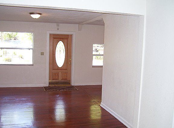 2nd image of 723 E Hanlon St