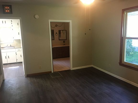 4th image of 729 Main St
