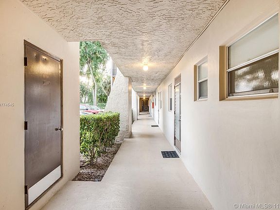 4th image of 9325 Lagoon Pl APT 102