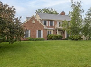 W146N7148 Winter Hollow Dr, Menomonee Falls, WI 53051