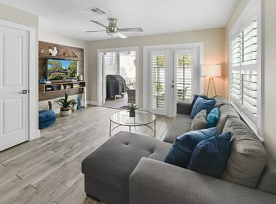 2 bed, 2.5 bath, 960 sqft, $6,000 — Photo 3