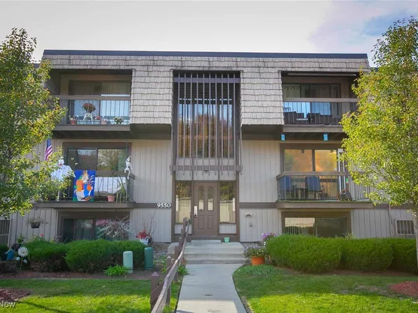 9550 Cove Dr Unit D24, North Royalton, OH 44133