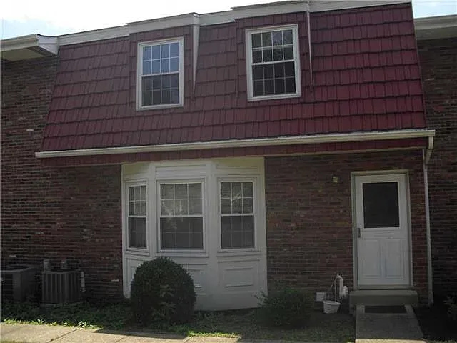 1712 Parsonage Ln photo 1