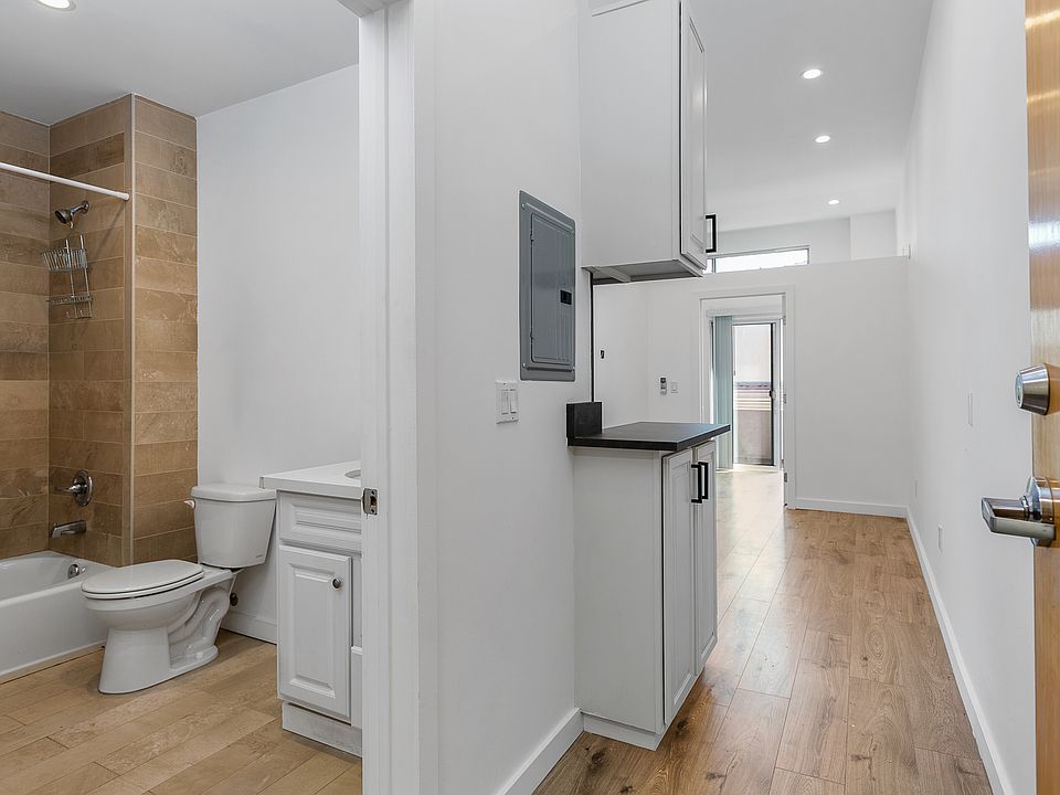 1st image of 900 Wilshire Blvd Suite 302