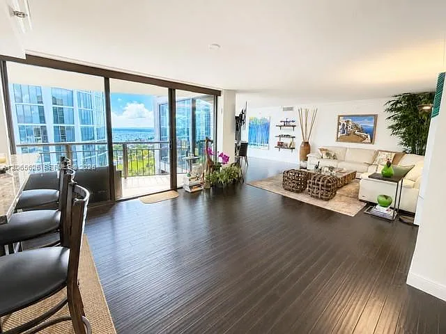 2843 S Bayshore Dr #P4-F — Photo 5