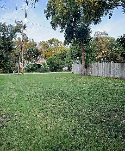 617 Montrose St — Photo 19