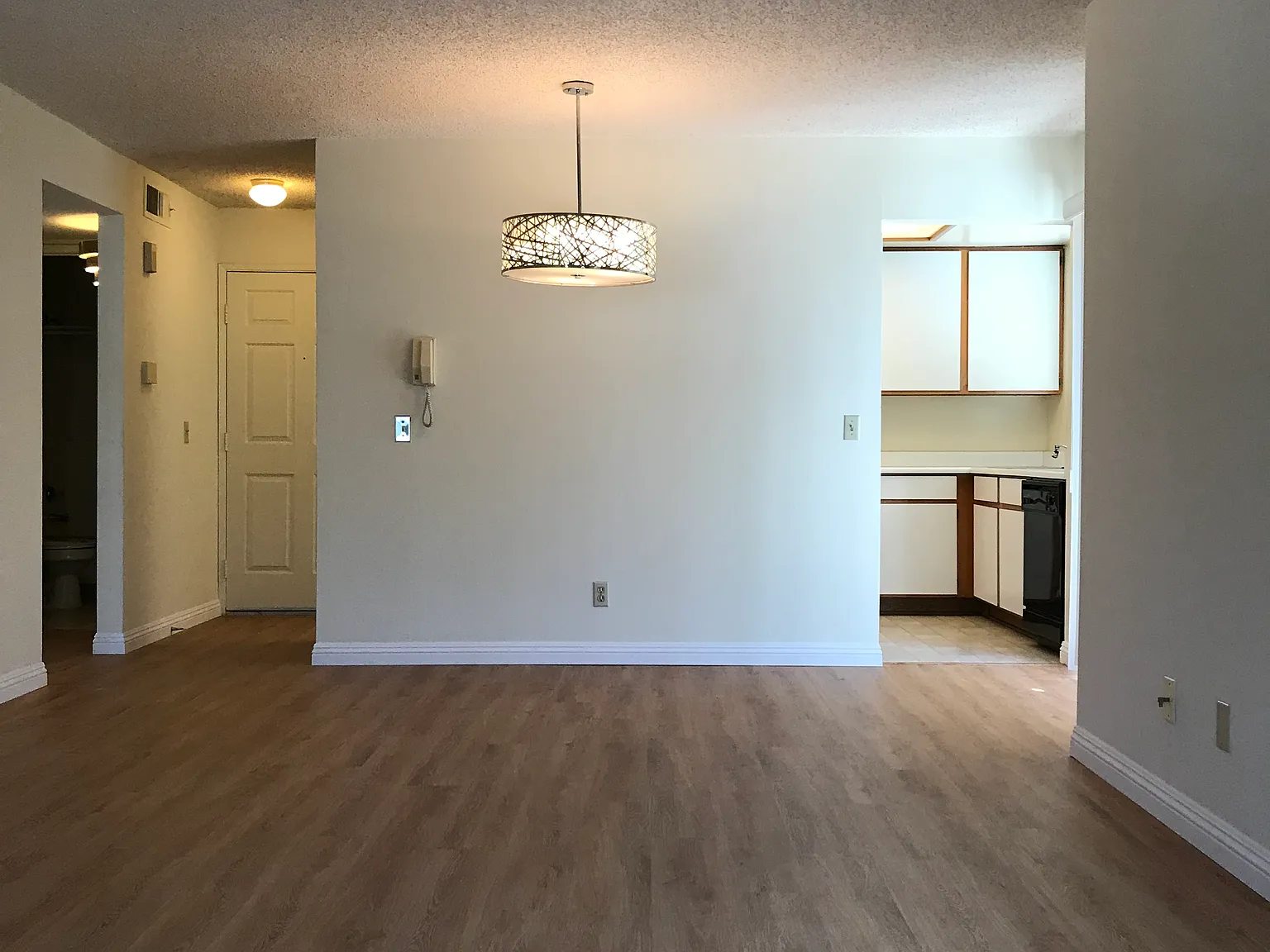 2 bed, 1035 sqft, $2,900 — Photo 2