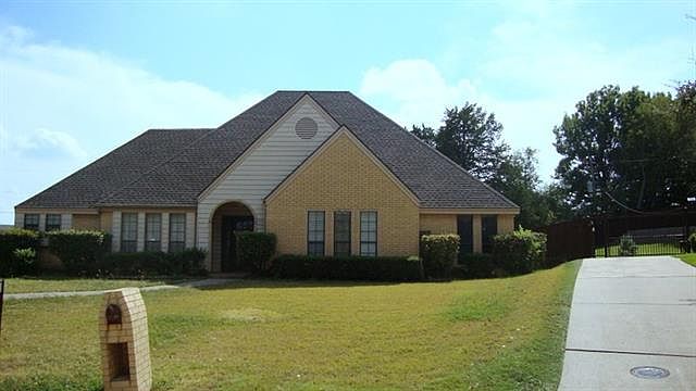 1st image of 1501 Canterbury Ct