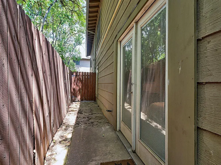 1100 Azie Morton Rd #1102 — Photo 24