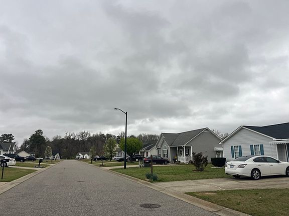 5th image of 417 Sanders Dr