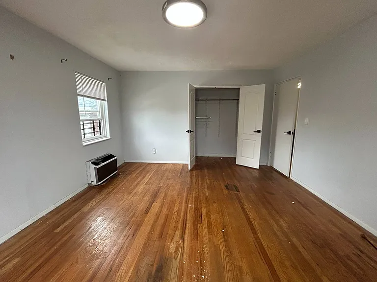 1080 Rhinelander Ave #1 — Photo 1
