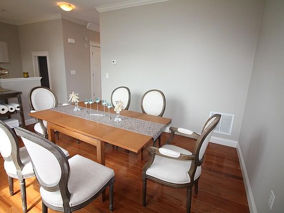 4th image of 70 Parkview St