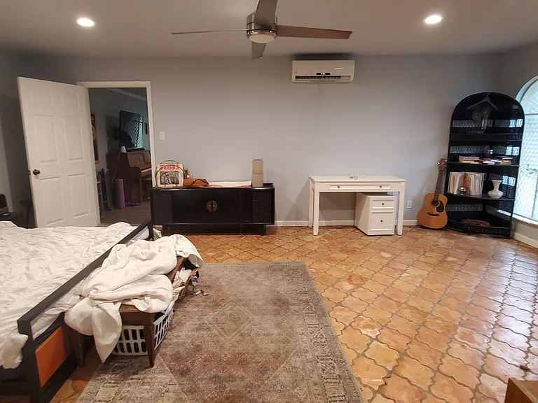 1815 Greenwood Dr — Photo 3