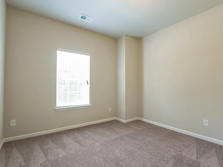 357 E Broad St — Photo 13
