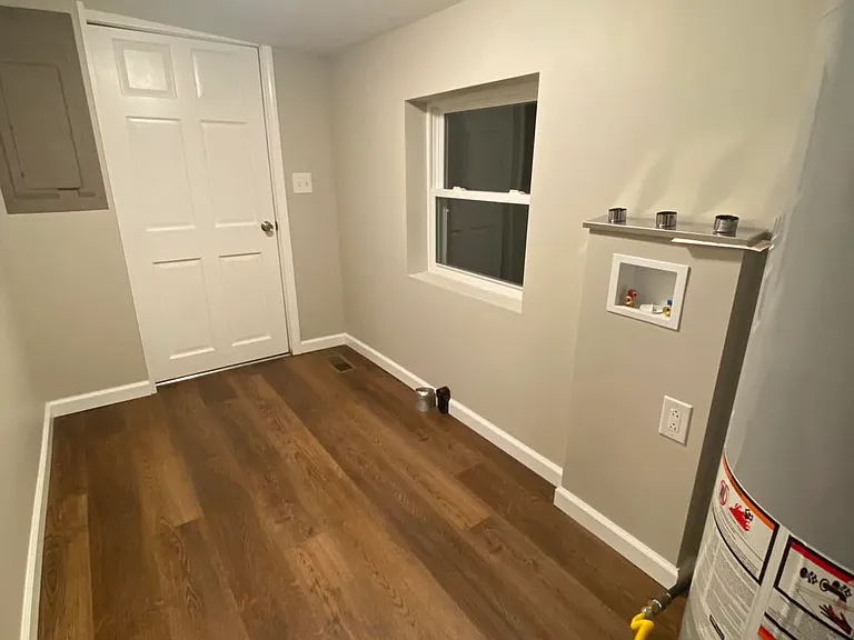 Utility room with washer/dryer hookups