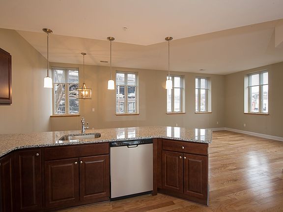 4th image of 1 Columbia Pl APT 22