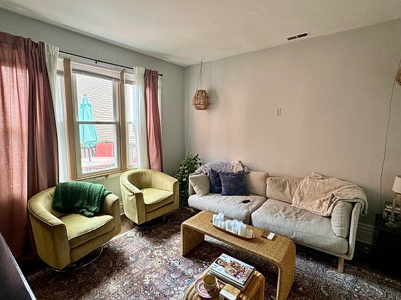 5th image of 2552 N Southport Ave APT 2R