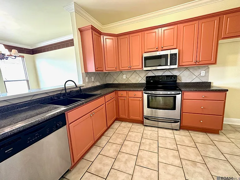 18163 Pinehurst Dr — Photo 8