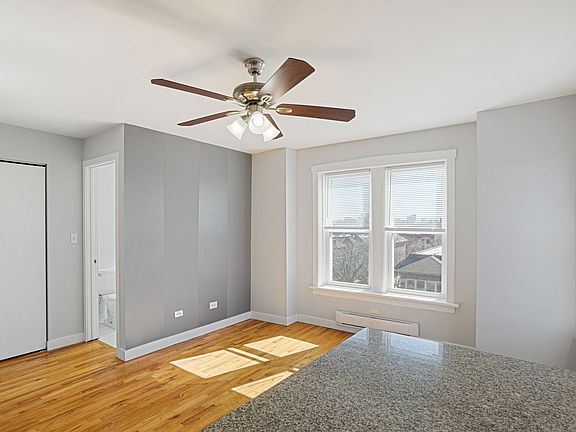 3rd image of 7450-7456 N Greenview Ave #7450-67