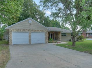 1124 W Austin St, Webb City, MO 64870