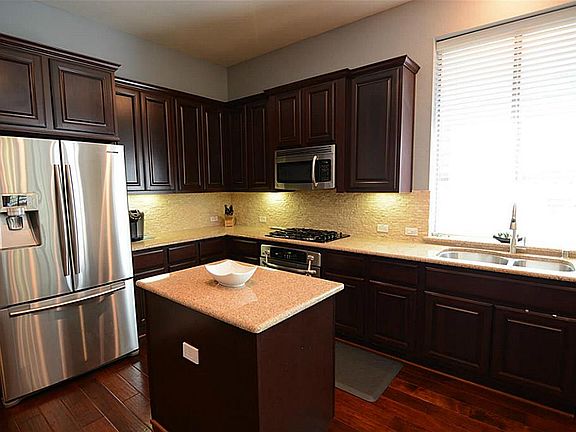 3rd image of 6923 Sanders Hill Ln