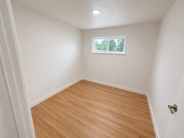1305 Otis St — Photo 5
