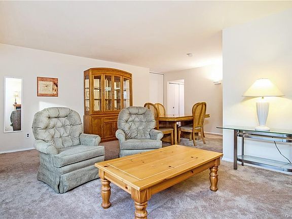 4th image of 11 Regents Pl APT A