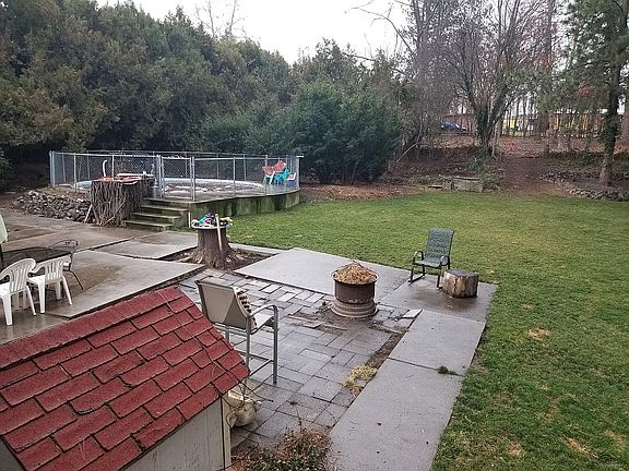 4th image of 328 Vista Ave