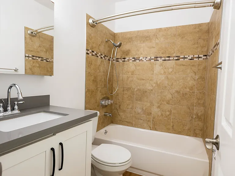 13059 Oxnard St #209 — Photo 10