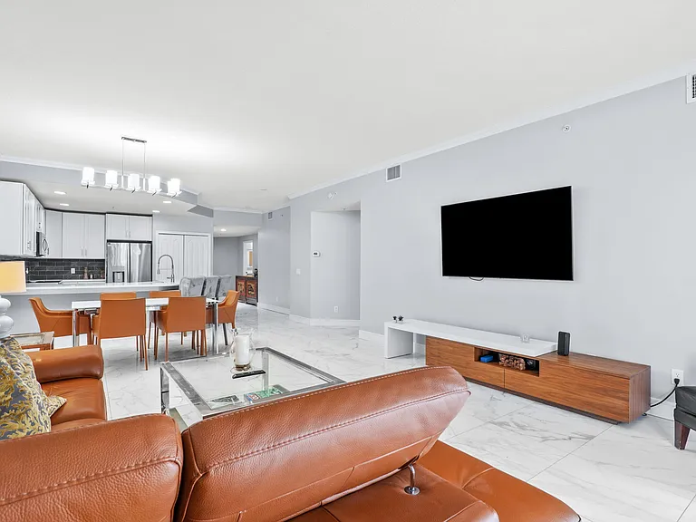 601 N Miramar Ave #107 — Photo 3