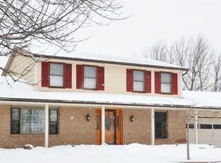 31 Roxwood Dr, Rochester, NY 14612