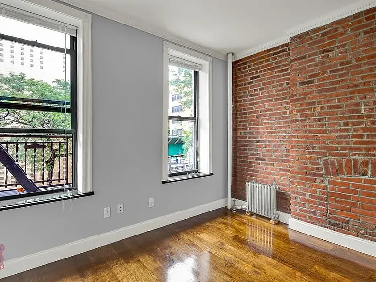 438 W 52nd St #R7C — Photo 11