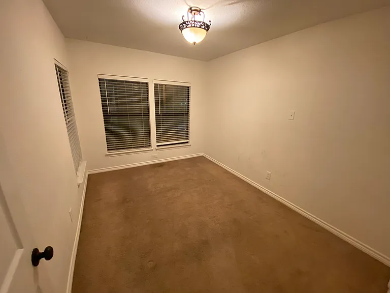 Bryan Street Apartments — Photo 14