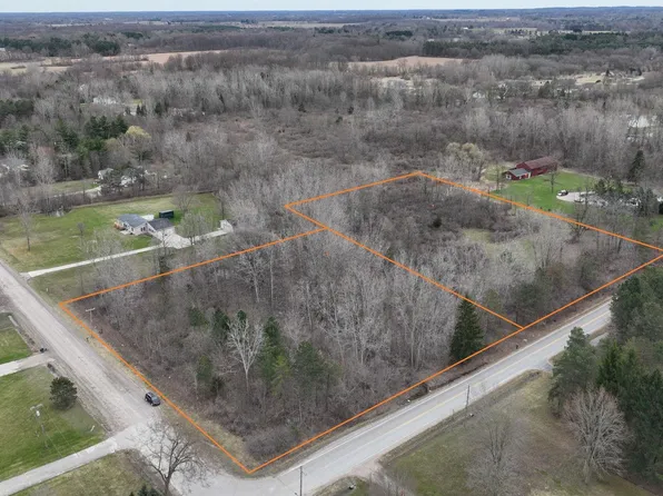40 N Mill Rd, Dryden, MI 48428