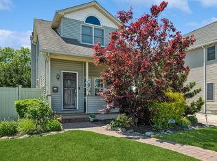 2660 Rosebud Ave, Merrick, NY 11566