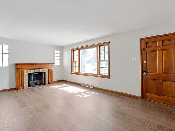 3rd image of 3563 Roy Ave