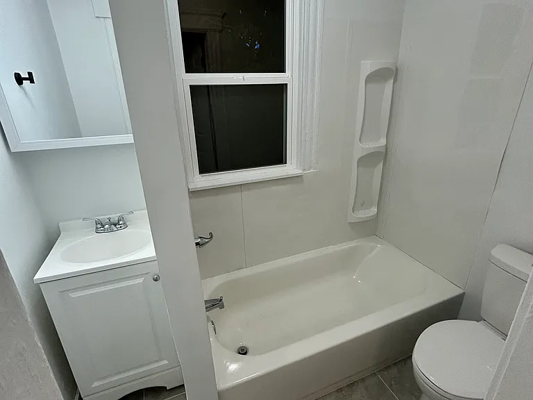 323 W Calthrop Ave #1 — Photo 6