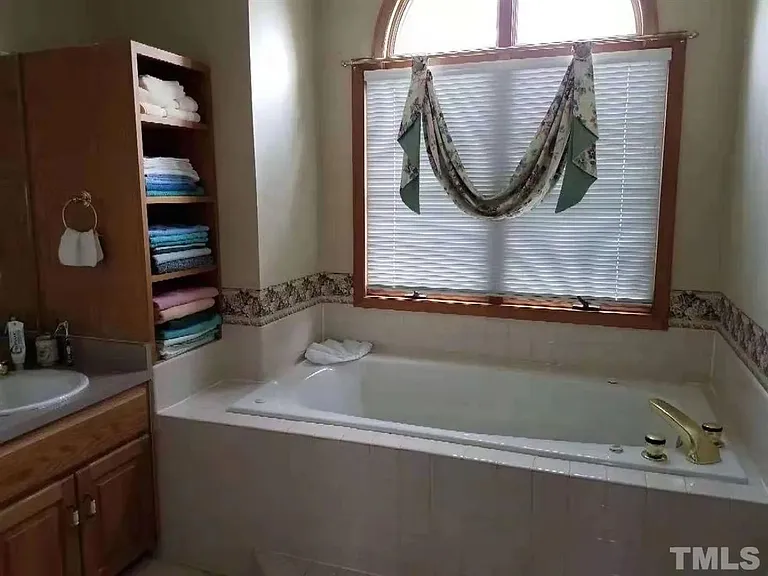 1010 Kingsway Dr — Photo 8