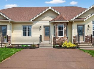 80 Lakeburn Ave #102, Dieppe, NB E1A0Y7