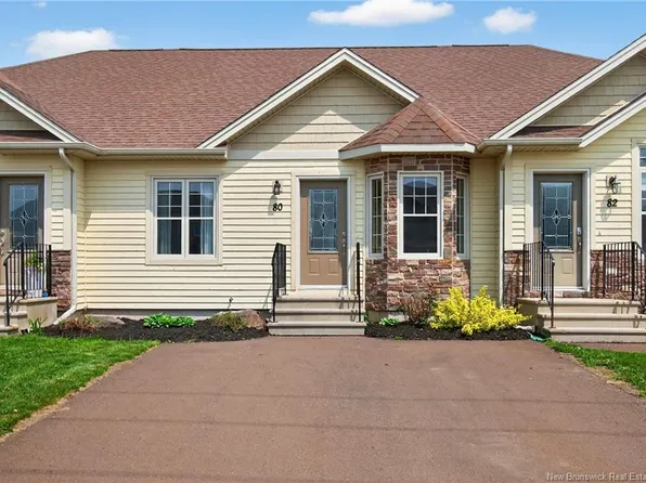 80 Lakeburn Ave #102, Dieppe, NB E1A 0Y7