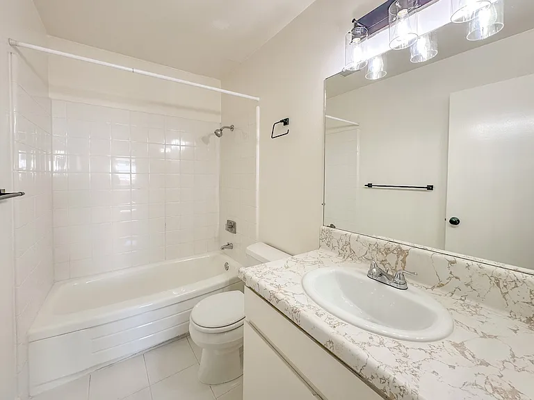 Devonshire Apartments — Photo 17