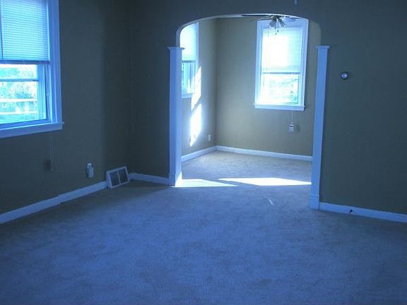 1041 Fanshawe St. Living Room-Dining Room