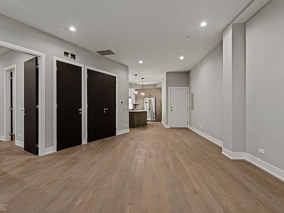 2nd image of 3530 N Lincoln Ave #205