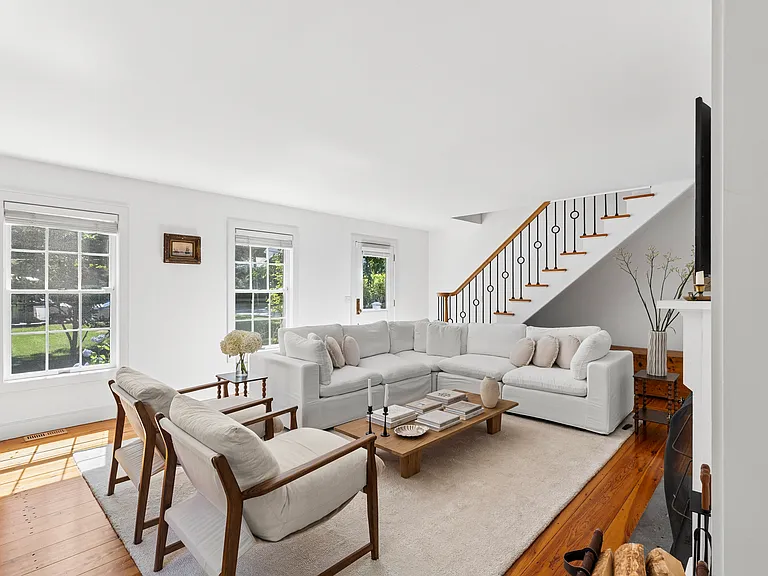 109 Franklin Ave — Photo 13