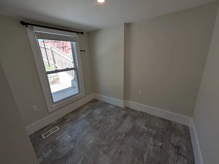 30 Woodrow Ave — Photo 14